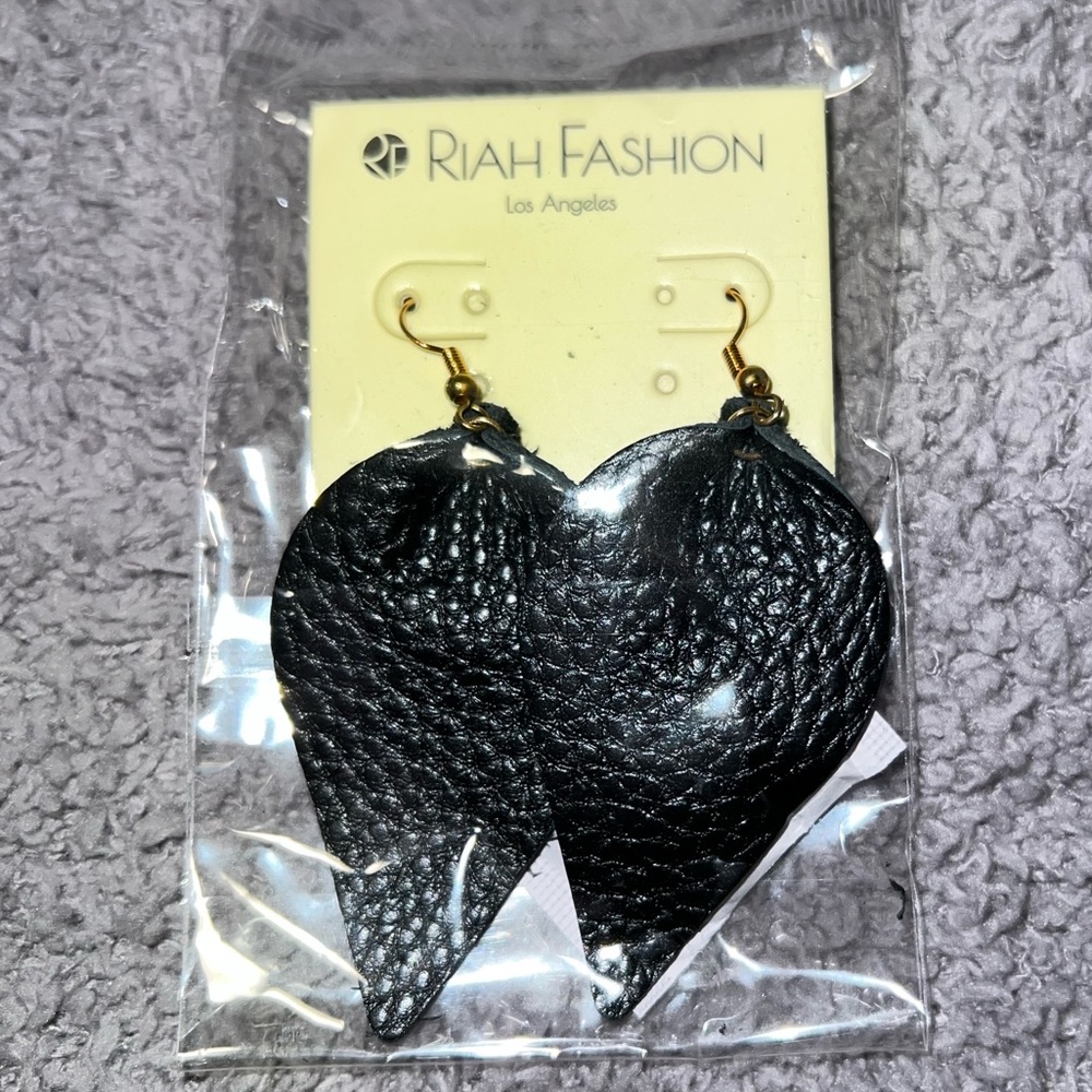 NWT Riah Fashion Black Faux Leather Earrings
